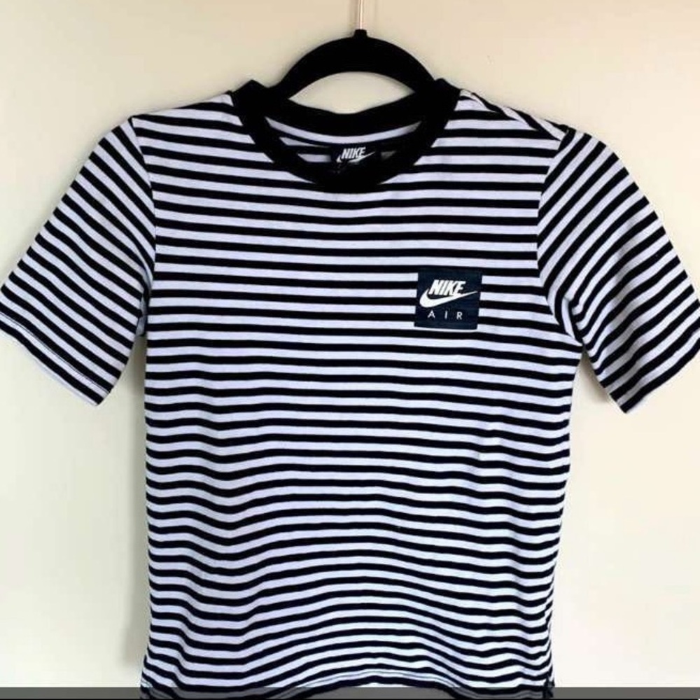 Nike black/white striped tshirt🤩